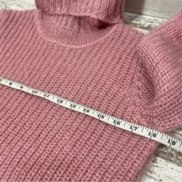 Ralph Lauren Limited Women’s Turtleneck Sweater Size S
Color Pink - Picture 9 of 12